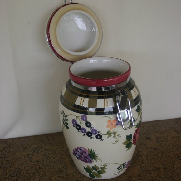 Oneida Ceramic Strawberry Plaid 8.5" Canister w/sealing Lid B-208 - Picture 3 of 6